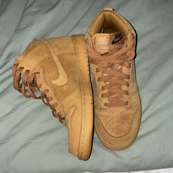 Nike Dunk High Premium GS 'Flax' Sneaker - Picture 2 of 4